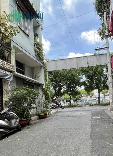 BÁN MẶT TIỀN PHAN XÍCH LONG PHÚ NHUẬN - VỊ TRÍ KINH DOANH CỰC ĐỈNH - 52 M2-  5 TẦNG - CHỈ 22.tỷxxx