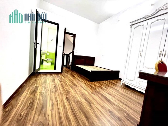 Mua nhà đê 34m2x4T Tôn Thất Tùng, Đống Đa kinh doanh, ô tô chỉ 2,8 tỷ.