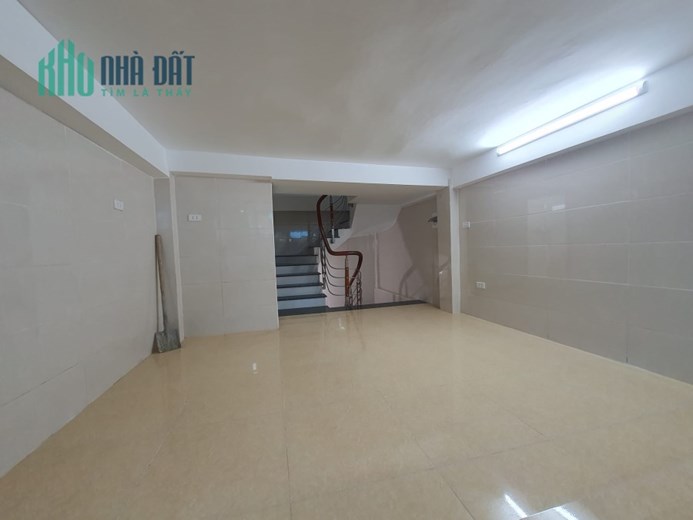 35m 5 Tầng Mặt Tiền 4m Nhỉnh 6 Tỷ Mặt Phố Trần Tử Bình Cầu Giấy. Vỉa Hè Đá Bóng Kinh Doanh Bất