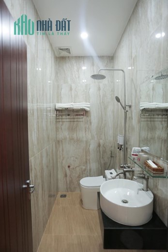 CHÍNH CHỦ Cần Bán Nhanh Khách Sạn 2 Mặt Tiền Đường Nguyễn Thái Học - Lê Lợi, TP Kon Tum