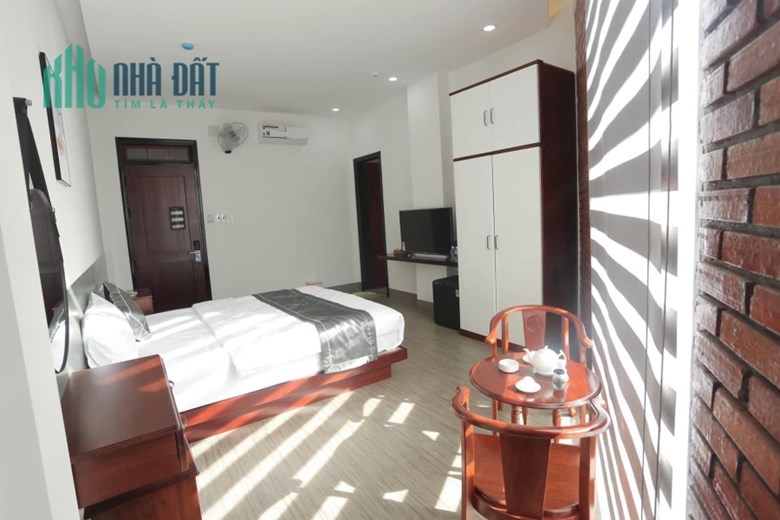 CHÍNH CHỦ Cần Bán Nhanh Khách Sạn 2 Mặt Tiền Đường Nguyễn Thái Học - Lê Lợi, TP Kon Tum