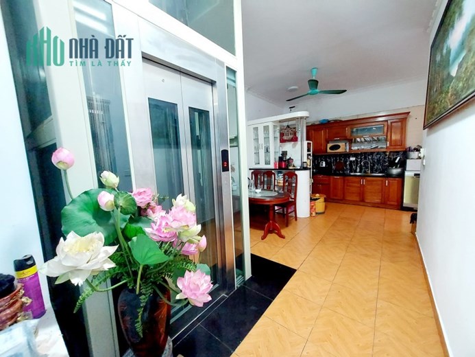 bán nhà MP ĐỘI NHÂN –vỉa hè –lô góc - KINH DOANH-thang máy – 65 M 4 TẦNG 15.4TỶ