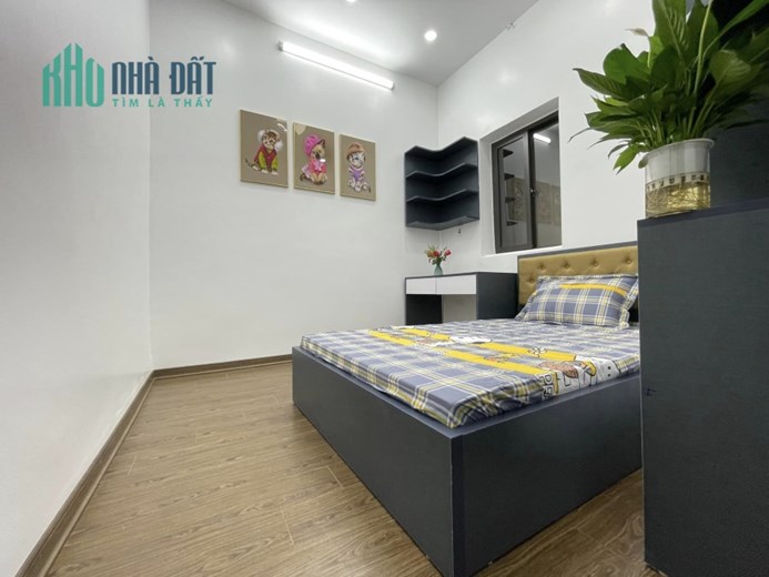 Ngõ nông, thẳng, nhà dân xây, khung móng chắc lên tầng thoải mái