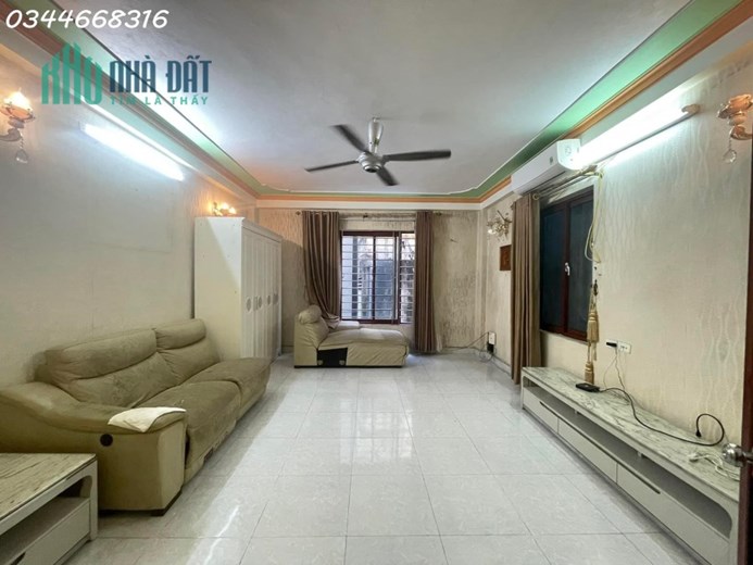 Bán nhà Ngọc Lâm, trung tâm Long Biên 40m2 chủ tự xây 5 tầng, giá nhỉnh 4 tỷ