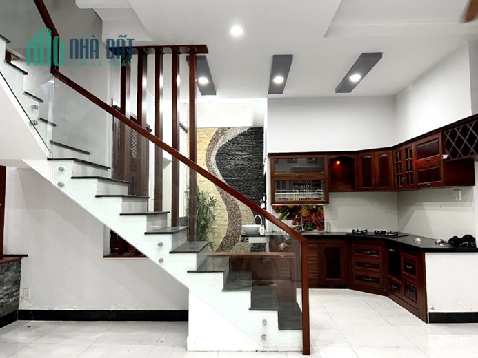 Cho thuê NNC Biệt Thự MiNi mới đẹp hẻm Bông Sao P5Q8. Giá 17 triệu