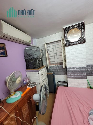 Tập thể tầng 1 cách đường Trung Kính 100m, ô tô đỗ trước cửa cả ngày