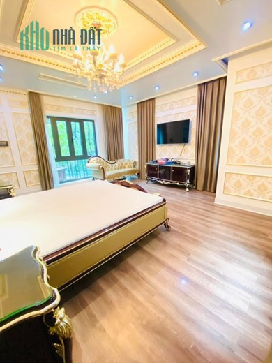 Bán biệt thự mặt phố Hàng Da - Hoàn Kiếm: Diện tích 365m2 - mặt tiền 20m - giá nhỉnh 200 tỷ