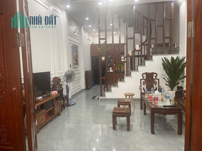 NHÀ ĐẸP HOÀNG QUỐC VIỆT 54M2 X 5T, MT 4.3M, TẶNG NỘI THẤT, GẦN PHỐ 6.8 TỶ