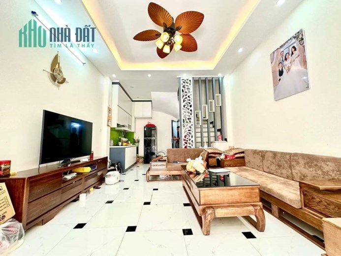 Bán Nhà #TRUNG_KÍNH, Trung Hòa, 40m2 Ngõ Rộng Thông Ô tô Đỗ Sát Cửa 10m. MT Rộng. Rẻ Như Cho 4.6 tỷ