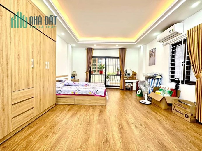 Bán Nhà #TRUNG_KÍNH, Trung Hòa, 40m2 Ngõ Rộng Thông Ô tô Đỗ Sát Cửa 10m. MT Rộng. Rẻ Như Cho 4.6 tỷ