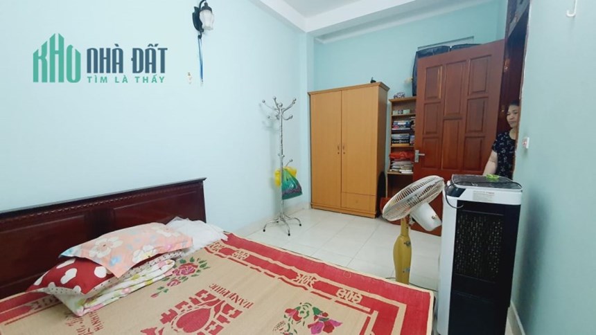 Bán nhà quận Cầu Giấy  Vừa ở vừa kinh doanh , Ngay gần đường lớn Lạc Long Quân 56 m chỉ nhỉnh 11tỷ