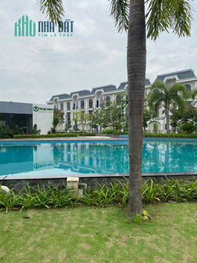 Sở Hữu Ngay Cho Mình Một Căn Villa đẹp lung linh nằm ngay mặt tiền Quốc lộ Bến Lức
