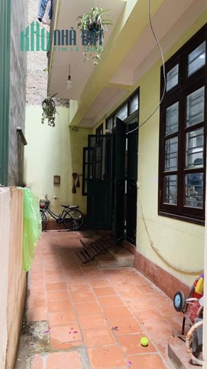 Vì mong muốn chuyển nơi ở về gần trường con đang theo học nên nhà mình có ncau bán nhà đang ở.