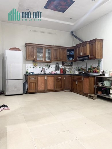 Cho thuê nhà nguyên căn ở và kinh doanh thoải mái mặt tiền 7m giá 3tr/ tháng ngay gần chợ Thành