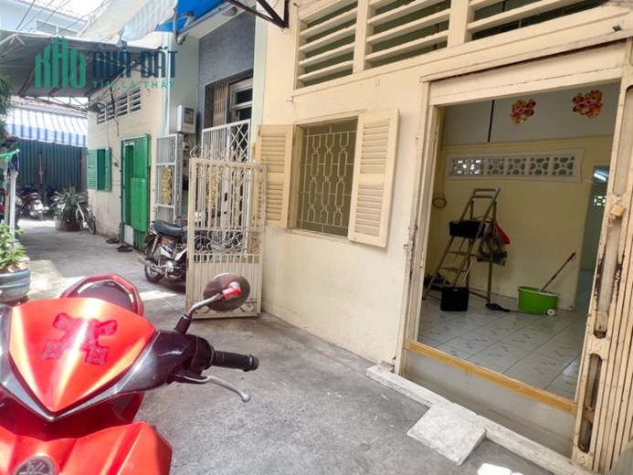 Nhà thuê sát MT Trần Nguyên Hãn P13.Q8 Giá 7triệu5 /tháng