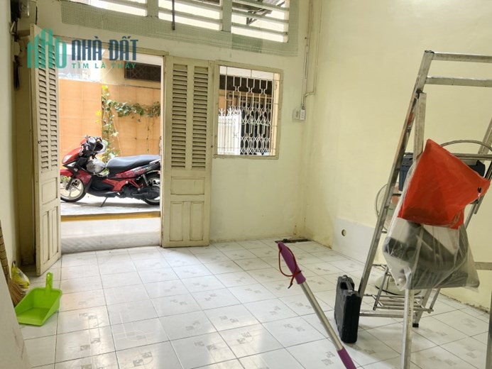 Nhà thuê sát MT Trần Nguyên Hãn P13.Q8 Giá 7triệu5 /tháng