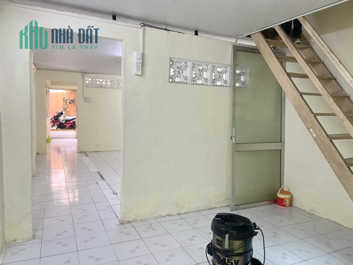 Nhà thuê sát MT Trần Nguyên Hãn P13.Q8 Giá 7triệu5 /tháng
