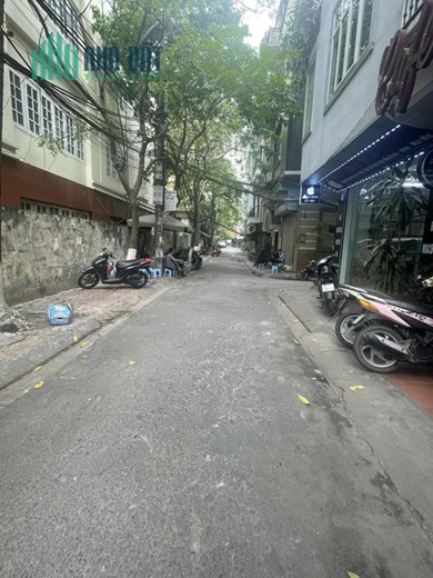 Trung tâm Đống Đa Mặt Ngõ Huỳnh Thúc Kháng 40m 4 tâng vỉa hè ô tô tránh kinh doanh sầm uất