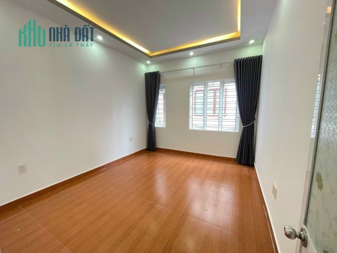 Bán nhà đường Hồ Sen 4 tầng cực đẹp -  ô.tô đỗ tận cửa GIÁ 2.9 tỉ