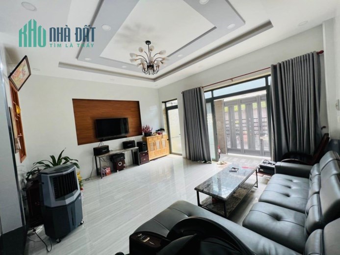 Cực Hiếm Ngay Chợ Thủ Đức, DT 180M2, Nhà Mới Ở Ngay,Sổ Hồng Chính Chủ