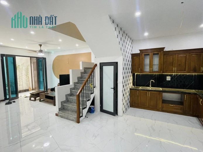 Nhà đẹp Hào Nam, 4 tầng, 57m2, 3 thoáng, ngõ rộng thông, cách mặt phố vài bước, bán 5.59 tỷ