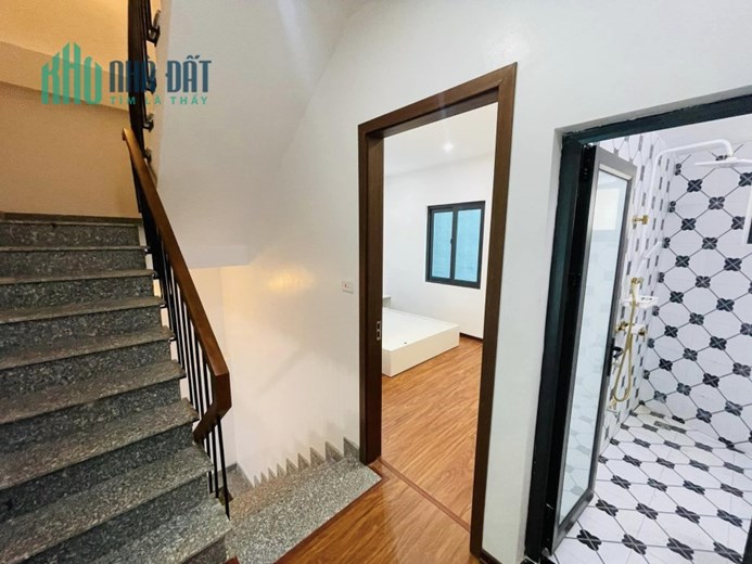 Nhà đẹp Hào Nam, 4 tầng, 57m2, 3 thoáng, ngõ rộng thông, cách mặt phố vài bước, bán 5.59 tỷ