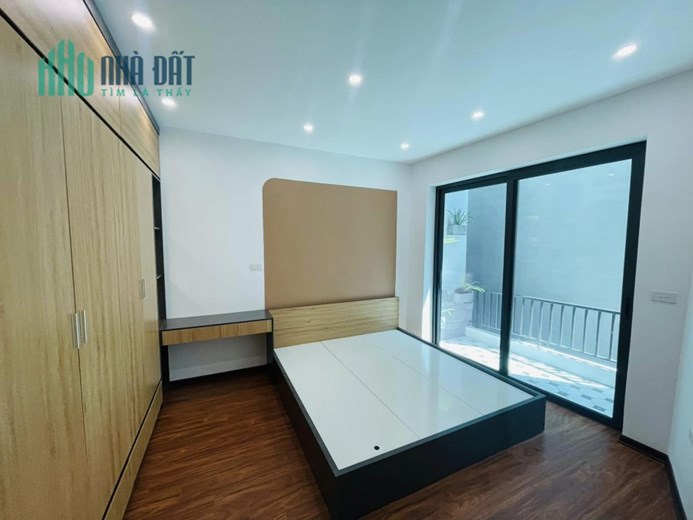 Nhà đẹp Hào Nam, 4 tầng, 57m2, 3 thoáng, ngõ rộng thông, cách mặt phố vài bước, bán 5.59 tỷ