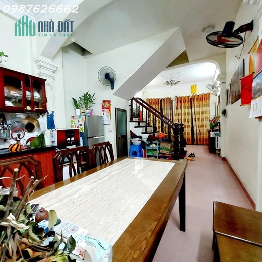 HOÀNG QUỐC VIỆT PL VỈA HÈ 40M 5T MT4.5M GIÁ CHỈ 9 TỶ 9