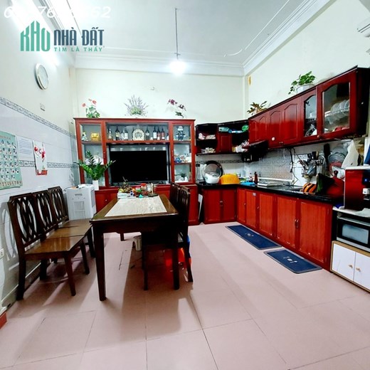 HOÀNG QUỐC VIỆT PL VỈA HÈ 40M 5T MT4.5M GIÁ CHỈ 9 TỶ 9