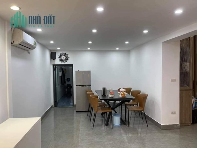 Cực hiếm, rẻ bán nhà phố Nguyễn Văn Cừ 60m2 phân lô tô chạy xung quanh, cách mặt phố 50m.