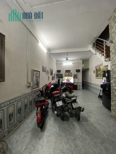 Nhà 3 tầng phố Ngọc Thuỵ, ô tô, kinh doanh, 100m. Mt4,5, giá hơn 8 tỷ.