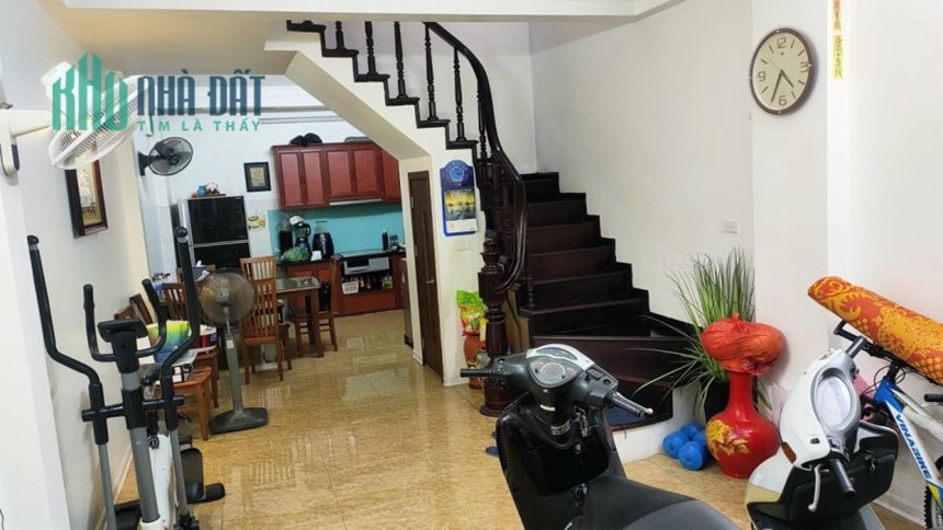 BÁN NHÀ PHÂN LÔ PHÙNG CHÍ KIÊN CẦU GIẤY Ô TÔ VÀO NHÀ 10M RA PHỐ 57M2 x 4T GIÁ 7,8 TỶ