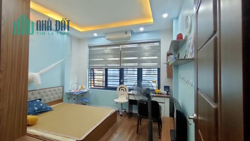 BÁN NHÀ PHÂN LÔ PHÙNG CHÍ KIÊN CẦU GIẤY Ô TÔ VÀO NHÀ 10M RA PHỐ 57M2 x 4T GIÁ 7,8 TỶ
