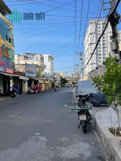 Bán nhà hẻm 8m Nguyễn Xí, ngang gần 9m. Nhà 1 đời chủ, giá bao đầu tư