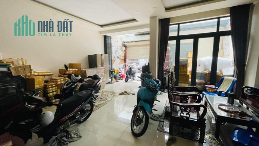 Cần bán gấp nhà Lạc Long Quân Tân Bình 35m2 4tầng giá 4tỷ199 gần chợ Tân Bình