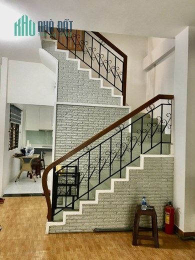 Kẹt tiền bán gấp nhà HXT 7 chỗ Nguyễn Văn Đậu. DT 4.2x14m vuông vức, căn góc 2 MT