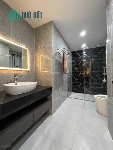 Căn hộ rộng 127m2 3PN+1 ban công Đông Nam siêu thoáng mát chỉ cần 30% nhận nhà ở luôn.