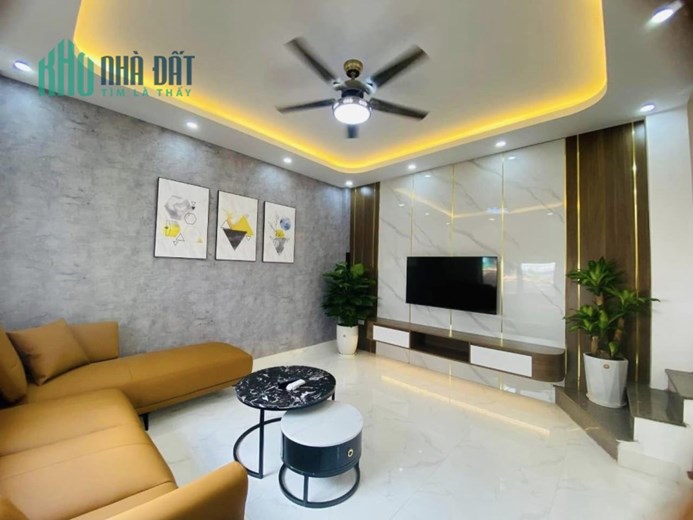 NHÀ ĐẸP NGAY NGÃ 3 LA THÀNH, HÀO NAM, GIẢNG VÕ, 50M 6 TẦNG CHỈ 5 TỶ MT 5M CÁCH 1 NHÀ RA PHỐ RA Ô TÔ