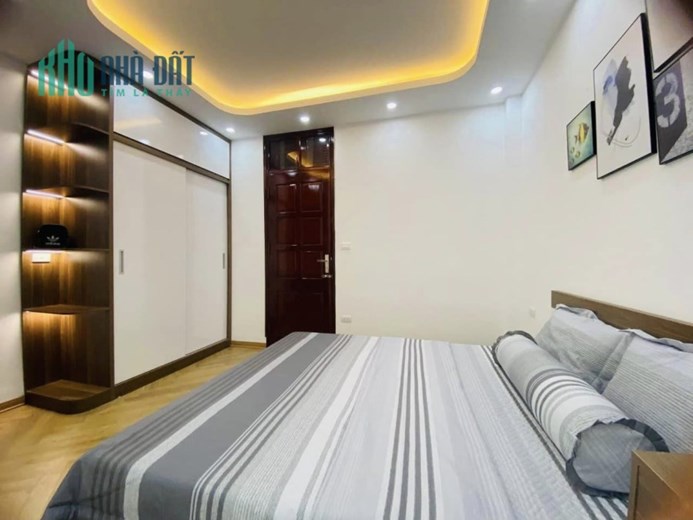 NHÀ ĐẸP NGAY NGÃ 3 LA THÀNH, HÀO NAM, GIẢNG VÕ, 50M 6 TẦNG CHỈ 5 TỶ MT 5M CÁCH 1 NHÀ RA PHỐ RA Ô TÔ