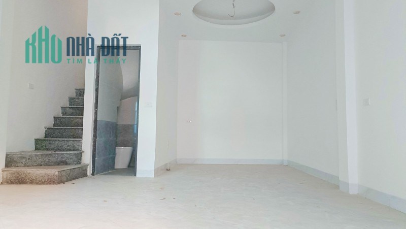 Bán nhà Đặng Văn Ngữ 40m2 5 tầng, ô tô đỗ cổng, 3 bước ra hồ Hồ Đắc Di, nhỉnh 5 tỷ, lh 0966037496