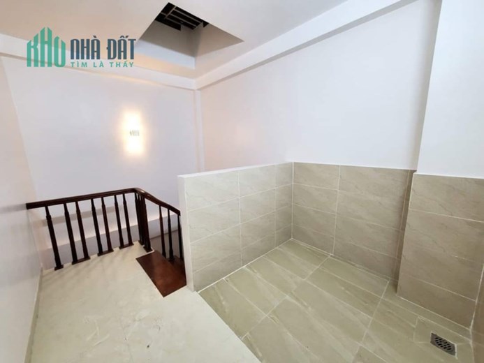 NGÃ TƯ SỞ, HÀNG XÓM ROYAL CITY Ô TÔ, NHỈNH 5 TỶ