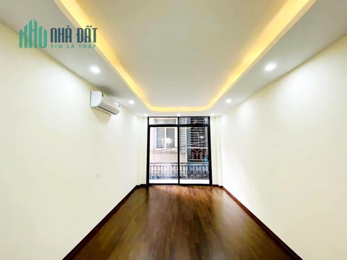 Bán nhà phố Tôn Đức Thắng 6 tầng 63 mét 4.5 ty
