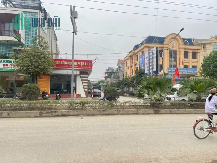 Bán 67m đất trục chính phố chợ, hướng nam cực mát giá chỉ hơn 2 tỷ