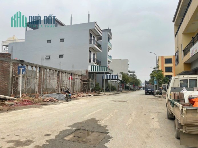Bán 67m đất trục chính phố chợ, hướng nam cực mát giá chỉ hơn 2 tỷ