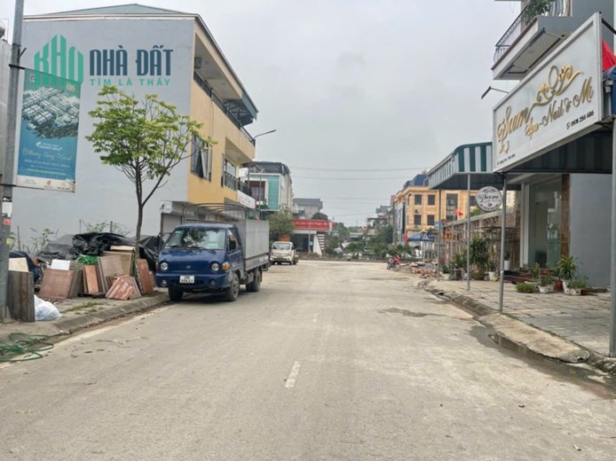 Bán 67m đất trục chính phố chợ, hướng nam cực mát giá chỉ hơn 2 tỷ