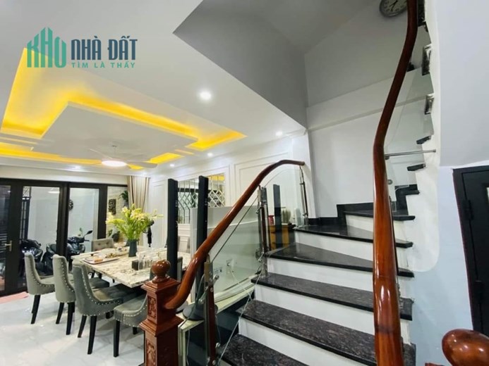 Bán nhà quan nhân 59 mét 6 tầng nhỉnh 6 tỷ