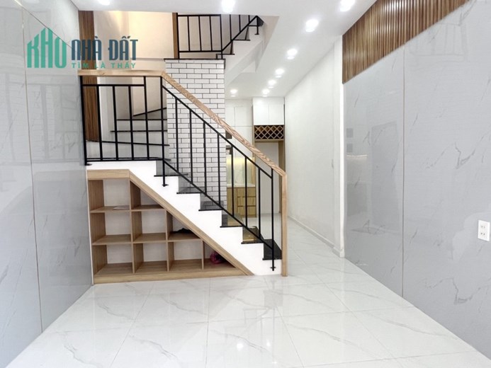 Nhà mới 2 tầng sát chỗ đậu ô tô Âu Dương Lân P3 Q8 giá 3tỷ6 TL
