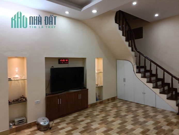 Bán nhà Hoàng Cầu 33m2 4 tầng, nở hậu ngõ thông rộng, 2 mặt ngõ, dân trí cao, lh 0966037496
