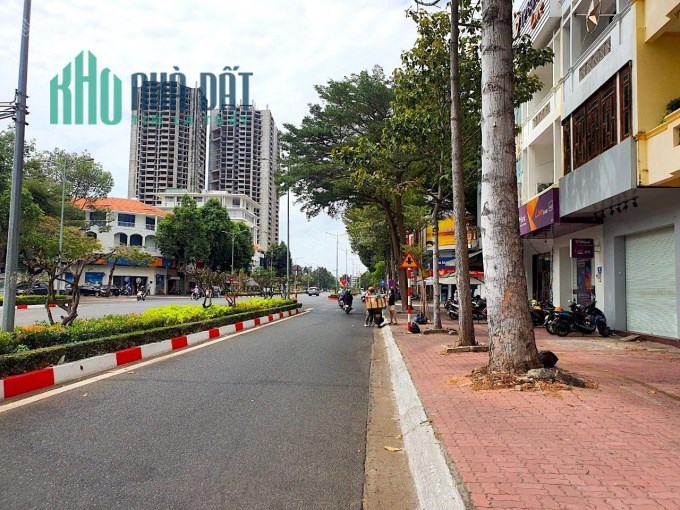 Chủ định cư nước ngoài cần bán gấp nhà liền kề trung TTTM, TP Vũng Tàu.