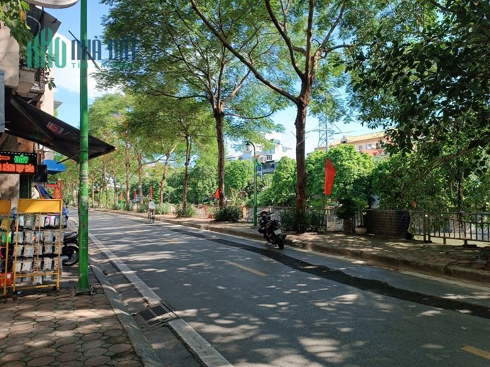 Cho thuê nhà NGUYÊN CĂN ở mặt phố Trần Đại Nghĩa 45m, 5 tầng. 24tr/tháng